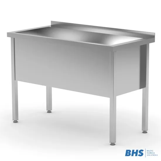 Easy-Assembly Tables with Basin
