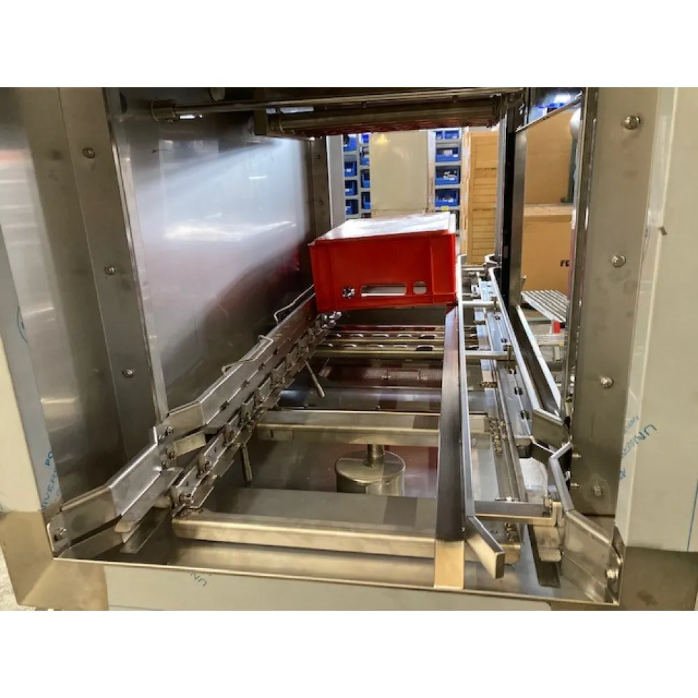 Professional conveyor-type tunnel dishwasher