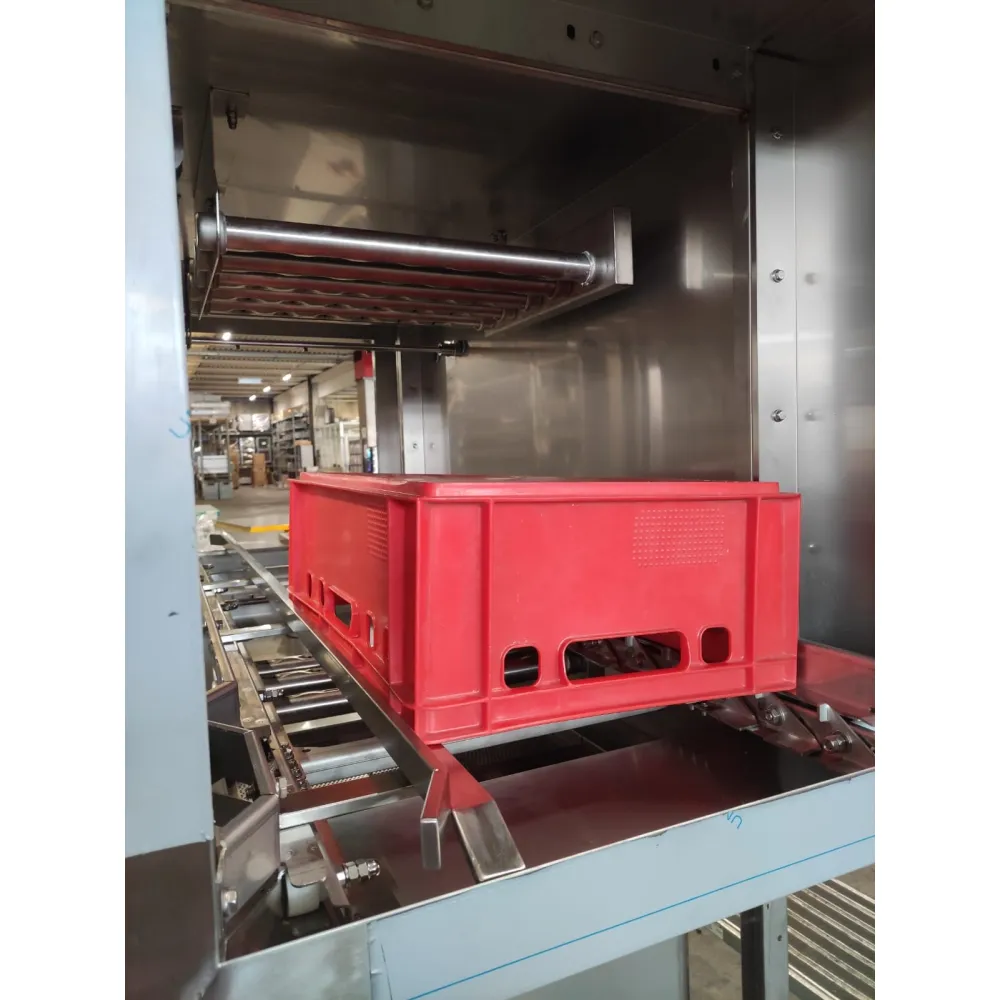 Professional conveyor-type tunnel dishwasher