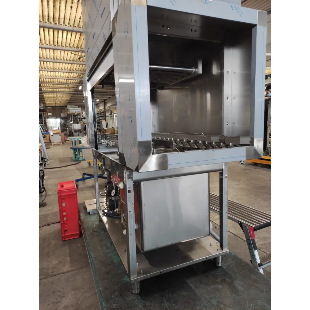 Professional conveyor-type tunnel dishwasher
