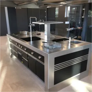 Efficient design in a compact café